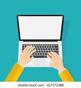 escribir con portátil, pantalla en blanco para espacio de texto
