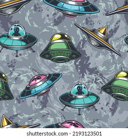 UFO Aliens farbenfrohe nahtlose Muster Vintage Raumschiff mit Außerirdischen nähern sich der Gefahr eines Angriffs von Martianern Vektorgrafik