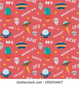 Ufo and aliens Seamless pattern. Cute Doodles space ships sketch. Hand drawn Cartoon Vector illustration.