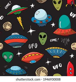 Ufo and aliens Seamless pattern. Cute Doodles space ships sketch. Hand drawn Cartoon Vector illustration.