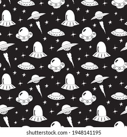 Ufo and aliens Seamless pattern. Cute Doodles space ships sketch. Hand drawn Cartoon Vector illustration.