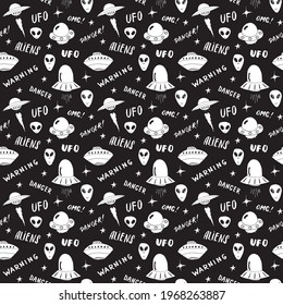 Ufo and aliens Seamless pattern. Cute Doodles space ships sketch. Hand drawn Cartoon Vector illustration.
