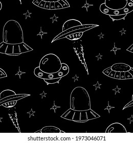 Ufo and aliens Seamless pattern. Cute Doodles space ships sketch. Hand drawn Cartoon Vector illustration.