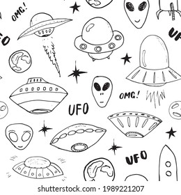 Ufo and aliens Seamless pattern. Cute Doodles space ships sketch. Hand drawn Cartoon Vector illustration.