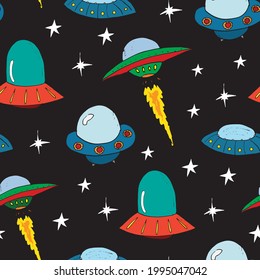 Ufo and aliens Seamless pattern. Cute Doodles space ships sketch. Hand drawn Cartoon Vector illustration.