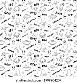Ufo and aliens Seamless pattern. Cute Doodles space ships sketch. Hand drawn Cartoon Vector illustration.