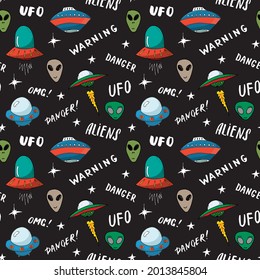 Ufo and aliens Seamless pattern. Cute Doodles space ships sketch. Hand drawn Cartoon Vector illustration.