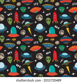 Ufo and aliens Seamless pattern. Cute Doodles space ships sketch. Hand drawn Cartoon Vector illustration.