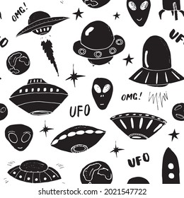 Ufo and aliens Seamless pattern. Cute Doodles space ships sketch. Hand drawn Cartoon Vector illustration.