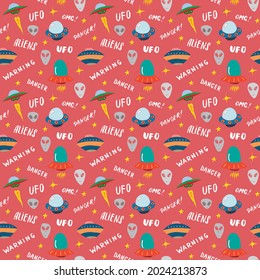 Ufo and aliens Seamless pattern. Cute Doodles space ships sketch. Hand drawn Cartoon Vector illustration.
