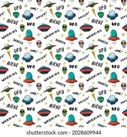 Ufo y extraterrestres Patrón Seamless. Esbozo de barcos espaciales Cute Doodles. Dibujo manual de la ilustración del vector de dibujos animados.