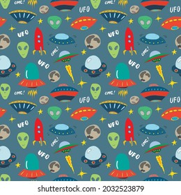 Ufo and aliens Seamless pattern. Cute Doodles space ships sketch. Hand drawn Cartoon Vector illustration.