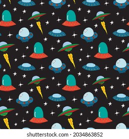 Ufo and aliens Seamless pattern. Cute Doodles space ships sketch. Hand drawn Cartoon Vector illustration.