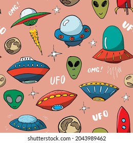 Ufo and aliens Seamless pattern. Cute Doodles space ships sketch. Hand drawn Cartoon Vector illustration.