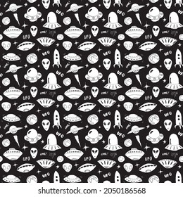 Ufo and aliens Seamless pattern. Cute Doodles space ships sketch. Hand drawn Cartoon Vector illustration.