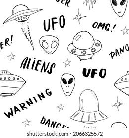 Ufo and aliens Seamless pattern. Cute Doodles space ships sketch. Hand drawn Cartoon Vector illustration.