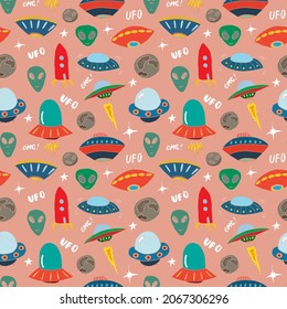 Ufo and aliens Seamless pattern. Cute Doodles space ships sketch. Hand drawn Cartoon Vector illustration.