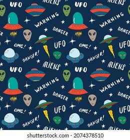Ufo and aliens Seamless pattern. Cute Doodles space ships sketch. Hand drawn Cartoon Vector illustration.