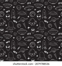 Ufo and aliens Seamless pattern. Cute Doodles space ships sketch. Hand drawn Cartoon Vector illustration.