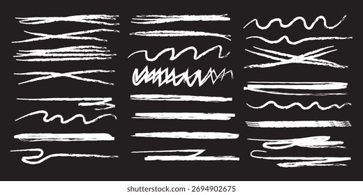 Sublinhe vermelho lápis de cera, rabiscar traço linhas lápis. Conjunto vetorial de marcas de sublinhado de giz de cera desenhado à mão vermelha e traços com linhas grossas texturizadas, decorações artísticas de rabiscos para realçar texto