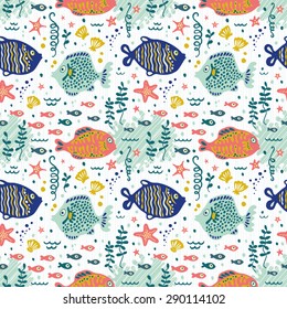 Underwater creatures cute cartoon seamless pattern. Vector background with fish, starfish, seashells, seaweed.