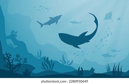 Ataque submarino. Siluetas de peces marinos, tiburones, corales y algas sobre fondo de agua azul. Vida marina, naturaleza marina, flora y fauna. Ilustración del vector