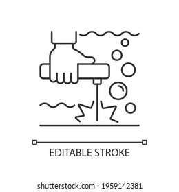 Underwater welding linear icon. Offshore oil drilling. Oil rigs, ships maintenance. Welder-diver. Thin line customizable illustration. Contour symbol. Vector isolated outline drawing. Editable stroke