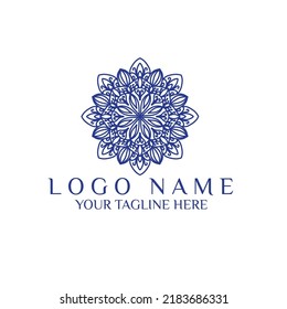 Ilustración de logotipo de Circular única. Icono plano de Mandala para su negocio. Ayurveda, spa, identidad de la empresa de yoga. Publicidad o inicio web diseño de símbolos zen. Estilo de azulejos marroquí. Signo aislado del vector.