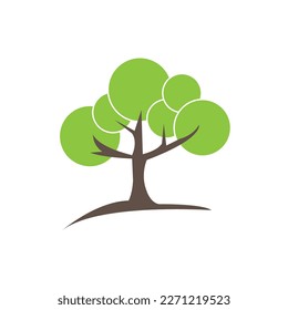 Einzigartiges grünes Baumsymbol-Design Kostenloser Vektorgrafik
