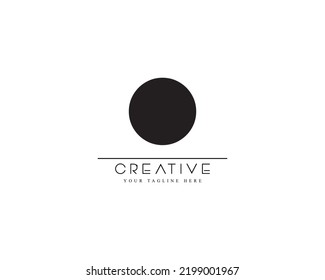 Letra única de diseño de logotipo O sobre fondo blanco