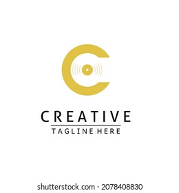 Diseño creativo y único de letra C y logotipo de CD, icono vectorial basado en arañazos de línea C mínimo.