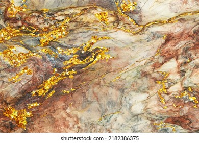 textura inusual de mineral de piedra y oro, franjas mixtas rojas-marrones, teléfono artístico para paredes, empaque, cubiertas, piedra silvestre, huecos dorados, vector y acuarela