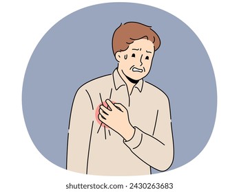 El hombre enfermo toca el pecho y sufre de un ataque al corazón. Varón enfermo lucha con enfermedad cardiovascular o infarto de miocardio. Salud y cardiología. Ilustración vectorial.