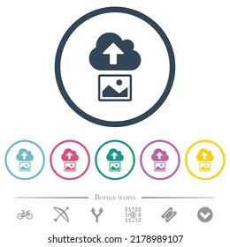 Subir la imagen a los iconos de color plano sólido en la nube en contornos redondos. 6 iconos de bonificación incluidos.