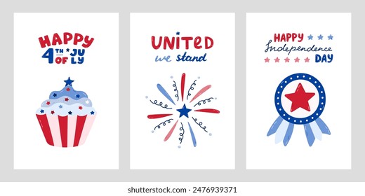 Conjunto de afiches del Día de la Independencia de Estados Unidos con letras dibujadas a mano y Clipart de dibujos animados. Lindos símbolos nacionales dibujados a mano del 4 de julio. Fuegos artificiales, insignia de estrella, magdalena en colores de la bandera estadounidense.