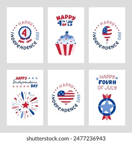 Conjunto de afiches del Día de la Independencia de Estados Unidos con letras dibujadas a mano y Clipart de dibujos animados. Lindos símbolos nacionales del 4 de julio. Fuegos artificiales, globo, insignia de la estrella, magdalena, bandera americana en forma de corazón.