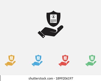 Icono de protección de la información del usuario en una mano. Privacidad del usuario, blindaje, protección, icono de autoprotección. Icono de seguro de escudo humano. Conjunto de coloridos iconos de diseño plano. 