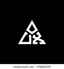 Logotipo de monograma UX con forma de 3 piezas aislada en plantilla de diseño triangular