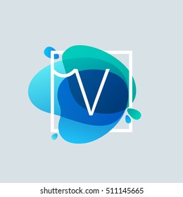 Logotipo de letra V en marco cuadrado con fondo de salpicadura de color azul. Tipografía de ecología vectorial para sus afiches, invitaciones, tarjetas. 