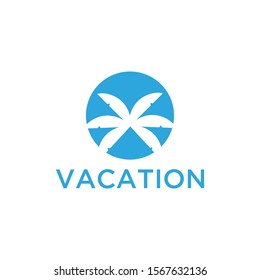 Vacation logo design template. Green palm inn seaside. The concept for travel agency, tropical resort, beach hotel, spa. Summer vacation symbol.