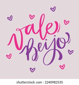 Vale beijo. vale un beso en portugués brasileño. Letras de mano moderna. vector.