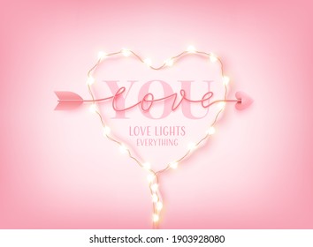 La tarjeta de San Valentín o el cartel con la palabra Love You, las luces de cadena LED y la leyenda de flechas adoradas con letras dibujadas a mano en el fondo rosado. Plantilla de San Valentín o afiche del concepto de amor