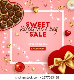 Plantilla de banner para la venta del Día de San Valentín. Ilustración vectorial cuadrada con una caja de dulces de chocolate, velas de té quemadas, luz de cuerdas y confeti dorado brillante.