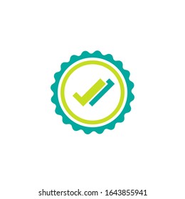 Icono de sello válido. Círculo azul con contorno de cinta y doble garrapata. Icono de pegatina de tipo Flat OK. Aislado en blanco. Botón Aceptar. Ideal para interfaces web y software. Ilustración vectorial.