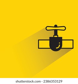 válvula y tubo con sombra sobre fondo amarillo