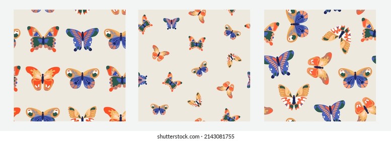 Se han puesto varias mariposas. Conjunto de tres patrones abstractos sin fisuras. Ilustración dibujada a mano con alegre paleta de colores pastel. Impresión de dibujos animados para tela, papel pintado, tarjeta de felicitación. Vector aislado 