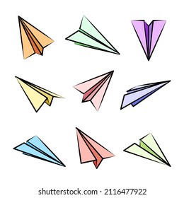 Varios planos de papel dibujados a mano. Aviones de doodle coloridos. Icono de avión, siluetas simples de avión. Esbozo, arte de línea. Ilustración vectorial.
