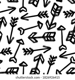Varias flechas negras de tinta aisladas sobre fondo blanco. Patrón monocromo sin fisuras. Silueta de contorno. Ilustración gráfica plana vectorial a mano. Textura.