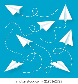 Colección de varios planos de papel blanco realistas. Aeronaves de origami hechas a mano con línea de ruta de doodle por puntos. Elemento de concepto de negocio, inicio del proyecto y logro de objetivos. Ilustración del vector