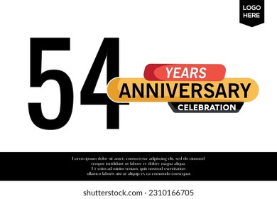 Lotipo de celebración del 54º aniversario del vector color amarillo negro aislado en fondo blanco